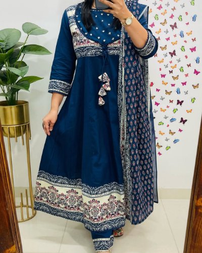 Beautiful Anarkali Heavy Suit