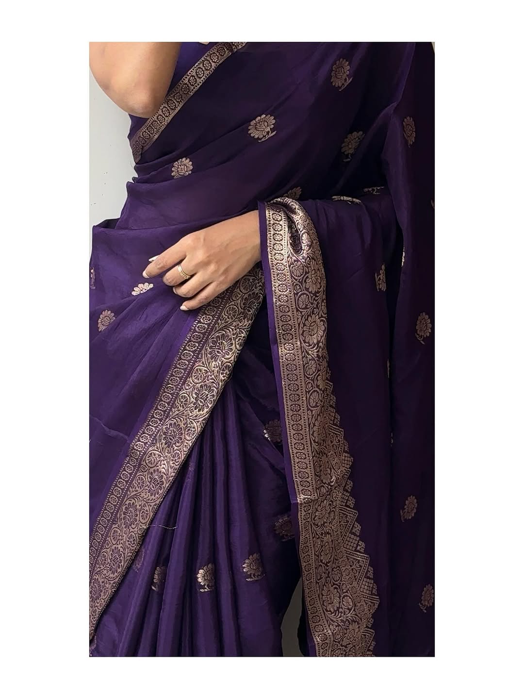 Elegant & Classy Saree!
